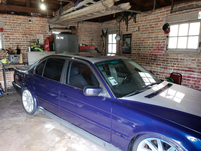 Illustration for article titled Crazy Uncle™ Update: He sold the 560SL last month for $8k in cash and picked up an E38 7 Series as his new project!